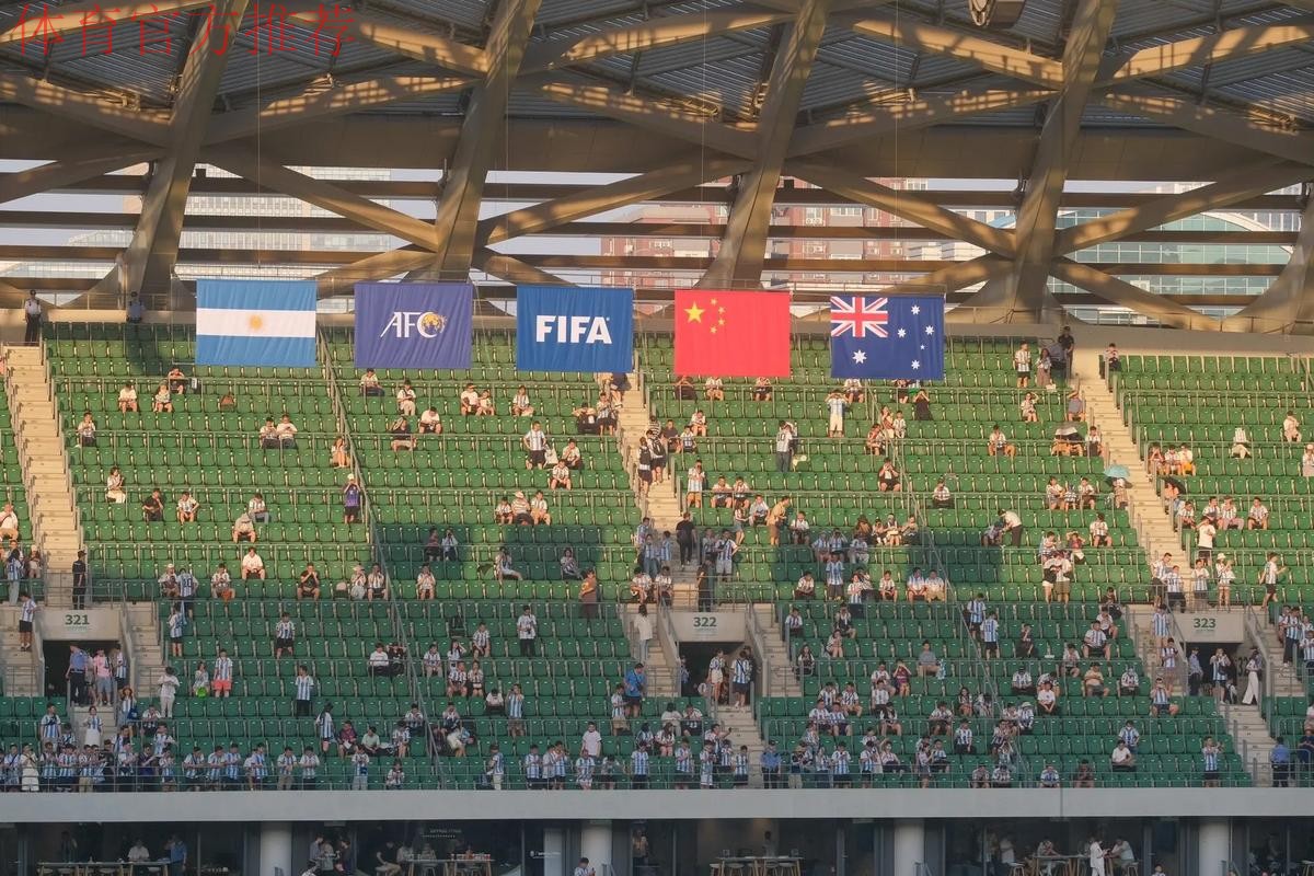 FIFA代表团结束中国行 将继续加大扶持力度